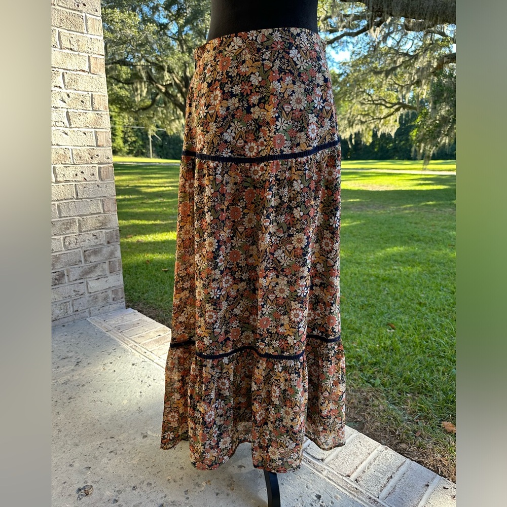 EUC- Floral, Tiered Maxi Skirt - Sz M - Smoke free home